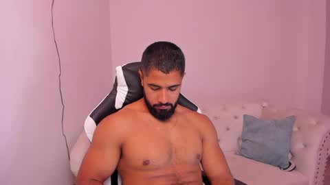 santiago_huntt online show from 02/18/25, 12:39