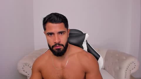 santiago_huntt online show from 01/10/26, 01:02