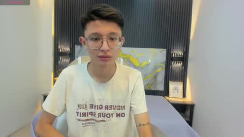 santiago_russo18 online show from 09/09/25, 12:37