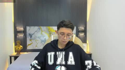 santiago_russo18 online show from 09/22/25, 12:18