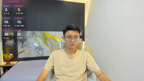 santiago_russo18 online show from 09/23/25, 12:08