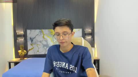 santiago_russo18 online show from 09/28/25, 12:10