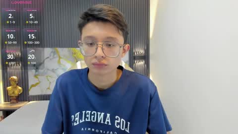 santiago_russo18 online show from 10/05/25, 12:47