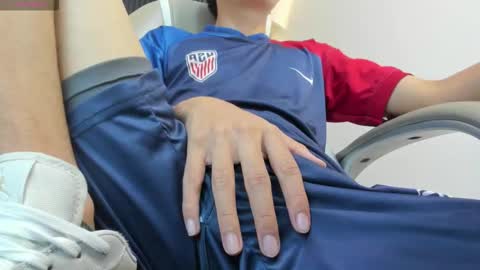 santiago_russo18 online show from 11/05/25, 12:38