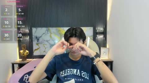 santiago_russo18 online show from 11/13/25, 03:49