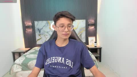 santiago_russo18 online show from 02/23/26, 07:44