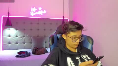 santiago_russo18 online show from 02/24/26, 01:20