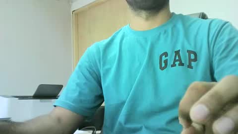 Snapshot of santiagooficial18 chatting on 01/03/25, 06:57 Santiago online show from 01/03/25, 06:57