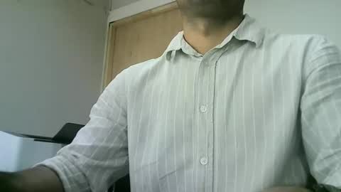 Snapshot of santiagooficial18 chatting on 02/10/25, 07:38 Santiago online show from 02/10/25, 07:38