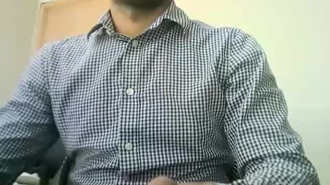Snapshot of santiagooficial18 chatting on 02/20/25, 02:57 Santiago online show from 02/20/25, 02:57