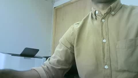 Snapshot of santiagooficial18 chatting on 03/10/25, 06:01 Santiago online show from 03/10/25, 06:01