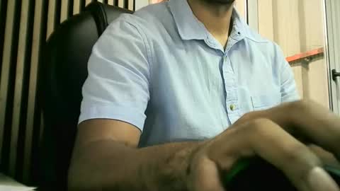 Snapshot of santiagooficial18 chatting on 02/10/26, 03:05 Santiago online show from 02/10/26, 03:05