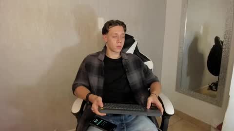 Julius Novachrono  online show from 09/28/25, 06:57