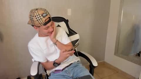 Julius Novachrono  online show from 10/03/25, 07:33