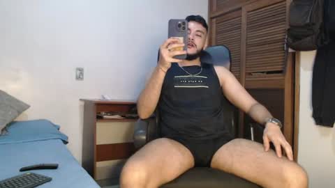 Snapshot of santiexxx chatting on 06/28/26, 01:22 santiexxx online show from 06/28/26, 01:22