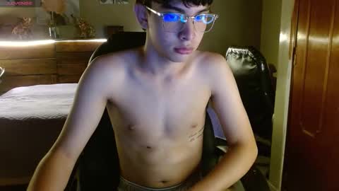 Snapshot of santitwinkyy chatting on 03/27/26, 11:10 Santi online show from 03/27/26, 11:10