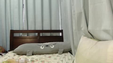 Snapshot of santosrowena043 chatting on 04/24/26, 06:05 Miss Rue online show from 04/24/26, 06:05