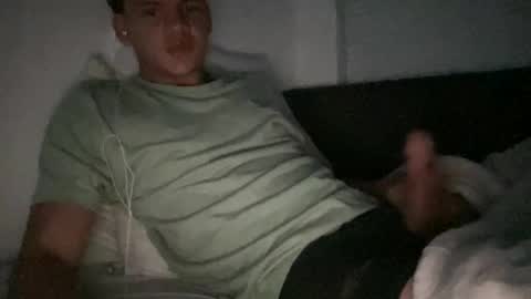 Snapshot of santostreamrcash chatting on 11/17/25, 05:13 santostreamrcash online show from 11/17/25, 05:13