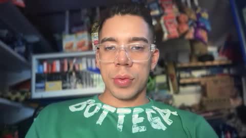 Snapshot of santoxxxkinney chatting on 01/17/26, 09:40 santoxxxkinney online show from 01/17/26, 09:40