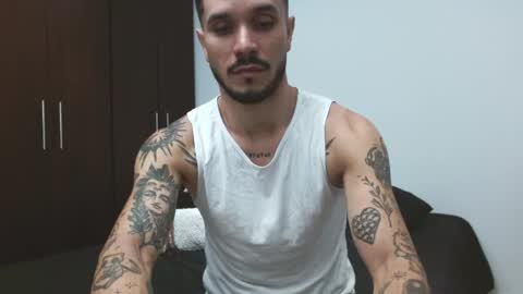 Snapshot of santti_torres chatting on 04/28/26, 02:49 Santy Torres online show from 04/28/26, 02:49