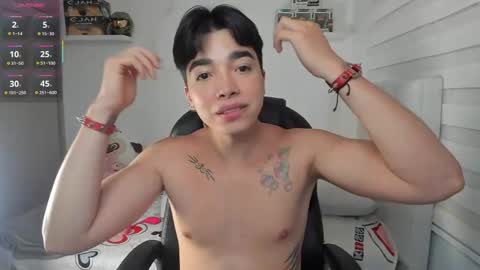 Snapshot of santy7u7 chatting on 04/30/26, 01:28 Mr. Santiago online show from 04/30/26, 01:28