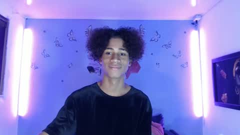 Snapshot of santy_bigcock chatting on 12/04/24, 01:09 santiago online show from 12/04/24, 01:09