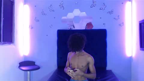 Snapshot of santy_bigcock chatting on 12/08/24, 06:17 santiago online show from 12/08/24, 06:17