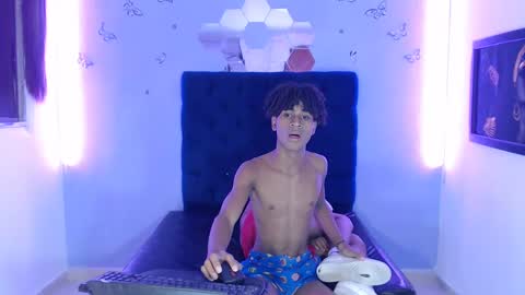 Snapshot of santy_bigcock chatting on 12/12/24, 05:04 santiago online show from 12/12/24, 05:04