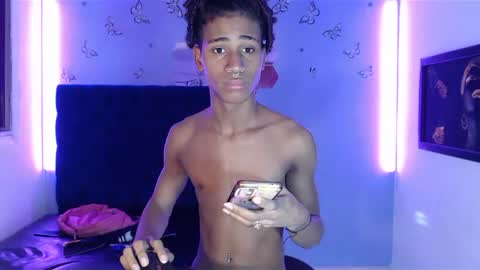 Snapshot of santy_bigcock chatting on 12/15/24, 01:22 santiago online show from 12/15/24, 01:22