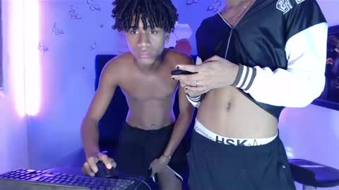 Snapshot of santy_bigcock chatting on 12/17/24, 01:27 santiago online show from 12/17/24, 01:27