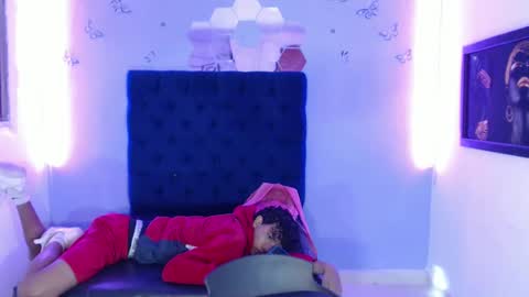 Snapshot of santy_bigcock chatting on 12/18/24, 01:56 santiago online show from 12/18/24, 01:56