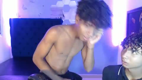 Snapshot of santy_bigcock chatting on 12/21/24, 01:21 santiago online show from 12/21/24, 01:21