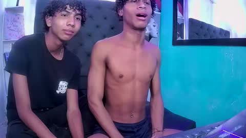 Snapshot of santy_bigcock chatting on 12/24/24, 02:33 santiago online show from 12/24/24, 02:33