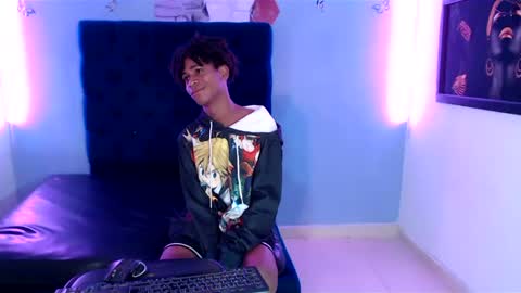 Snapshot of santy_bigcock chatting on 12/27/24, 01:28 santiago online show from 12/27/24, 01:28