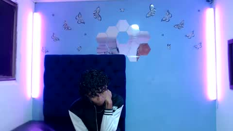 Snapshot of santy_bigcock chatting on 12/31/24, 12:04 santiago online show from 12/31/24, 12:04