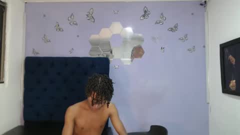 Snapshot of santy_bigcock chatting on 01/10/25, 05:24 santiago online show from 01/10/25, 05:24