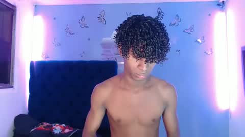 Snapshot of santy_bigcock chatting on 01/12/25, 02:30 santiago online show from 01/12/25, 02:30