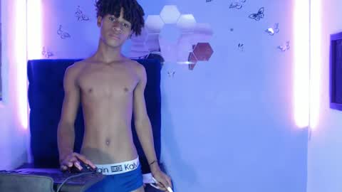 Snapshot of santy_bigcock chatting on 01/18/25, 04:42 santiago online show from 01/18/25, 04:42