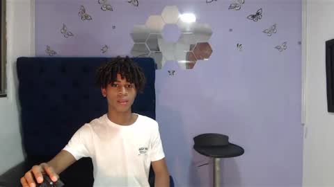 Snapshot of santy_bigcock chatting on 01/26/25, 01:36 santiago online show from 01/26/25, 01:36