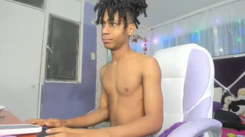 Snapshot of santy_bigcock_01 chatting on 11/05/25, 11:10 santy online show from 11/05/25, 11:10