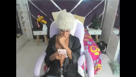 Snapshot of santy_bigcock_01 chatting on 11/17/25, 11:49 santy online show from 11/17/25, 11:49