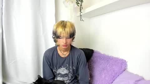 Snapshot of santy_kitty chatting on 12/04/24, 06:44 kitty online show from 12/04/24, 06:44