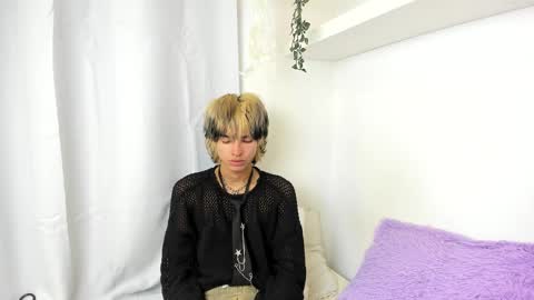 Snapshot of santy_kitty chatting on 12/19/24, 05:29 kitty online show from 12/19/24, 05:29