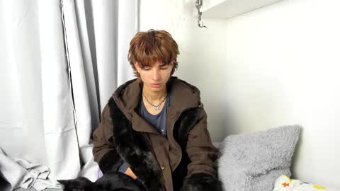 Snapshot of santy_kitty chatting on 01/15/25, 04:57 kitty online show from 01/15/25, 04:57