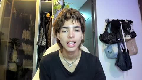 Snapshot of santy_kitty chatting on 01/26/25, 11:29 kitty online show from 01/26/25, 11:29