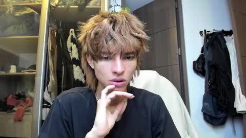 Snapshot of santy_kitty chatting on 02/14/25, 05:41 kitty online show from 02/14/25, 05:41