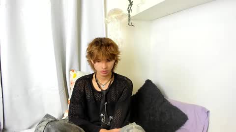 Snapshot of santy_kitty chatting on 02/20/25, 03:34 kitty online show from 02/20/25, 03:34