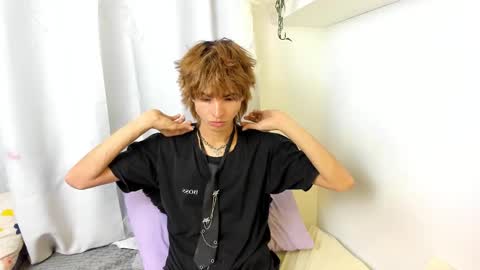 Snapshot of santy_kitty chatting on 02/23/25, 05:01 kitty online show from 02/23/25, 05:01