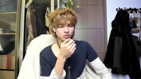 Snapshot of santy_kitty chatting on 02/26/25, 03:42 kitty online show from 02/26/25, 03:42