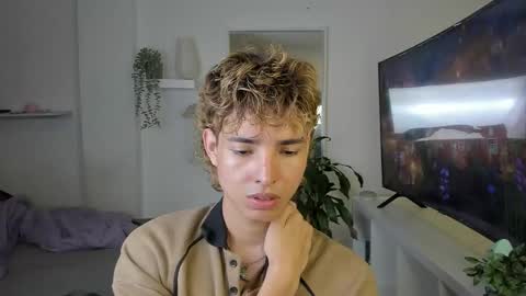 Snapshot of santy_kitty chatting on 11/09/25, 01:59 kitty online show from 11/09/25, 01:59